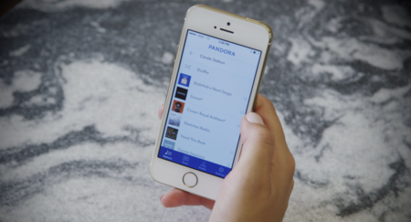 Pandora analizará el contenido de todos los podcasts para recomendarte uno perfecto para ti