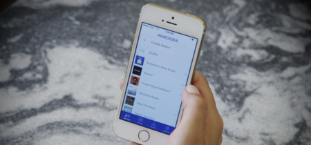 Pandora analizará el contenido de todos los podcasts para recomendarte uno perfecto para ti