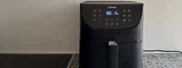 Este truco para limpiar la freidora de aire se ha hecho viral y puede terminar estropeándola. Este otro es el mejor para cuidarla