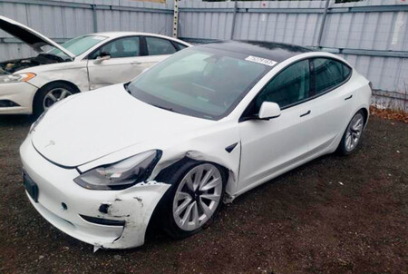 "Los autos a gasolina son para ricos": Ucrania está comprando autos eléctricos chatarra de EE. UU. por el alto precio del combustible