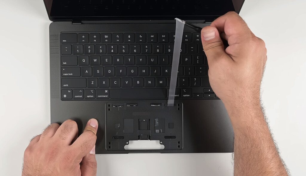 Desmontan un Apple MacBook Pro M3 de 8GB y descubren lo que más nos temíamos Desmontan un Apple MacBook Pro M3 de 8GB y descubren lo que más nos temíamos