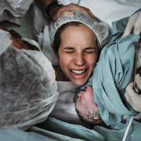 Las 10 fotografías premiadas por reflejar mejor el parto y nacimiento en el 2020 y que te emocionarán