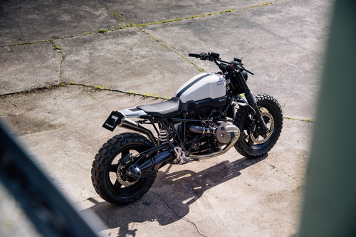 Superando la concepción retro con la minimalista BMW NineT Scrambler de JvB-Moto