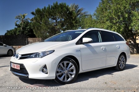 Toyota Auris Touring Sports contra Toyota Prius