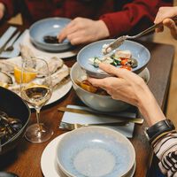 Ozempic está arruinando las cenas con amigos: "Yo estaba devorando y mis amigos dando pequeños bocaditos" 
