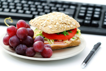 En el Día del Trabajador, dejamos algunos trucos para cuidar la dieta en el trabajo