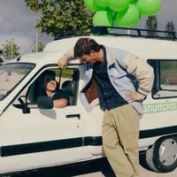 El poder de 'La Revuelta': Pide un Bizum a David Broncano para comprar una mítica furgoneta y acaba protagonizando un anuncio con Grison