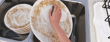 En Steam hay un juego en el que un marido vigila y castiga a su esposa mientras friega. Lo han aprobado por la misma razón que aprobaron el simulador esclavista 