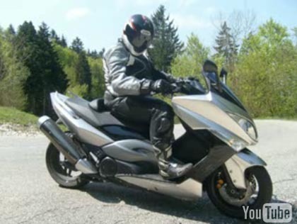 Vídeoprueba Yamaha T-Max contra Suzuki SV650