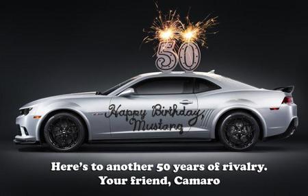 Camaro le desea Feliz 50 Aniversario al Mustang