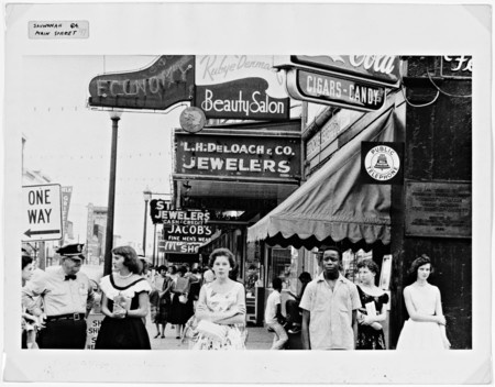 "Robert Frank en América", un libro con fotos inéditas del fotógrafo en sus viajes por Estados Unidos