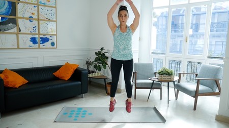 23 ejercicios con tu peso corporal que no pueden faltarte para ponerte en forma en tu propia casa, en vídeo