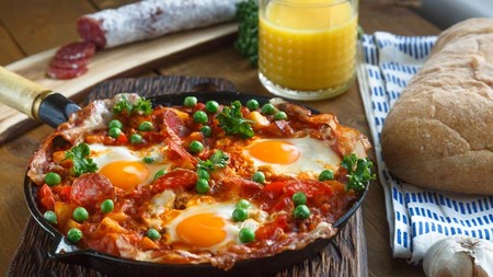 Huevos motuleños. Receta tradicional yucateca para el desayuno