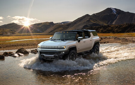 Hummer EV SUV 2024 4