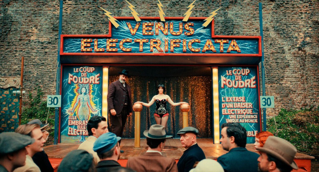 El Festival de Cannes 2026 se abre con una comedia romántica nostálgica y ligera. La francesa 'La Vénus électrique' tiene buenas ideas pero le falta algo de chispa