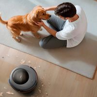 Estas aspiradora robot puede limpiar hasta las croquetas de tu perro y hoy está de oferta en Amazon