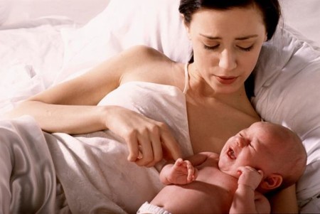 Cuando te enteras de que otros padres no se levantan por la noche para cuidar de sus hijos porque “ellos trabajan y mamá no”