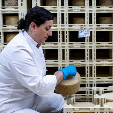 Solo tres quesos españoles han sido los mejores del mundo. Uno de ellos es este manchego que desde hace 20 años elabora la misma persona 