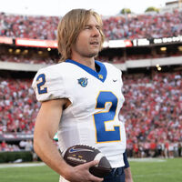 'Chad Powers' tendrá temporada 2. Glen Powell seguirá divirtiéndonos en Disney+ con su descacharrante comedia