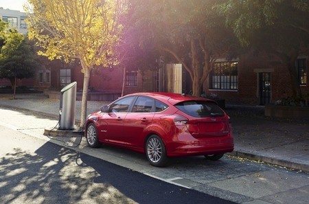 Estados Unidos alcanza el dato histórico de 100.000 coches enchufables vendidos en un solo año