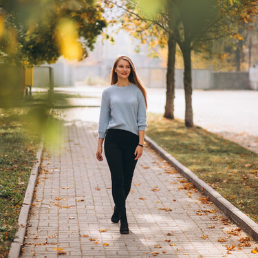 Un paseo antes de la cena puede ayudarte a comer menos y mejorar la digestión, según un entrenador