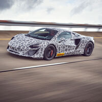 El futuro McLaren híbrido enchufable ya está rodando, y luce espectacular incluso camuflado