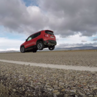 A algunos Jeep Renegade les da por levantar las ruedas traseras al momento de frenar bruscamente