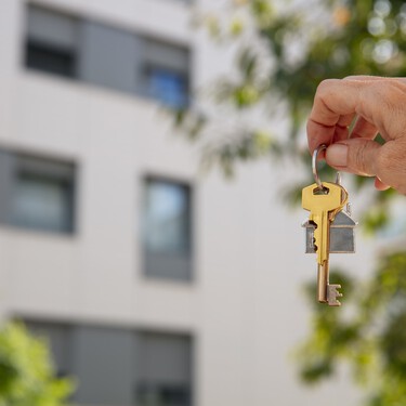 Si estás buscando comprarte piso y te preocupa el calor, estos son los tres conceptos que debes vigilar de la fachada del edificio 