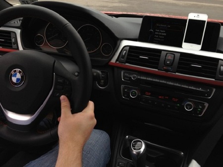Apple está trabajando con varios fabricantes de automóviles para incluir Siri en los coches