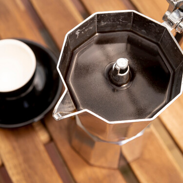 Las cafeteras italianas no pasan de moda: esta es la más vendida de Amazon, en color mate y preparar hasta 12 tazas