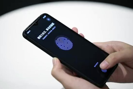 Redmi muestra su lector de huellas bajo una pantalla LCD, listo para su producción en masa