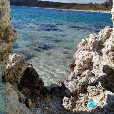 No es mar, pero en Puebla hay una “playa” que enamora a todos: su azul parece el del Caribe