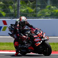 Marco Bezzecchi arrasa en la práctica de Indonesia y Marc Márquez debutará en la repesca tras dos caídas 