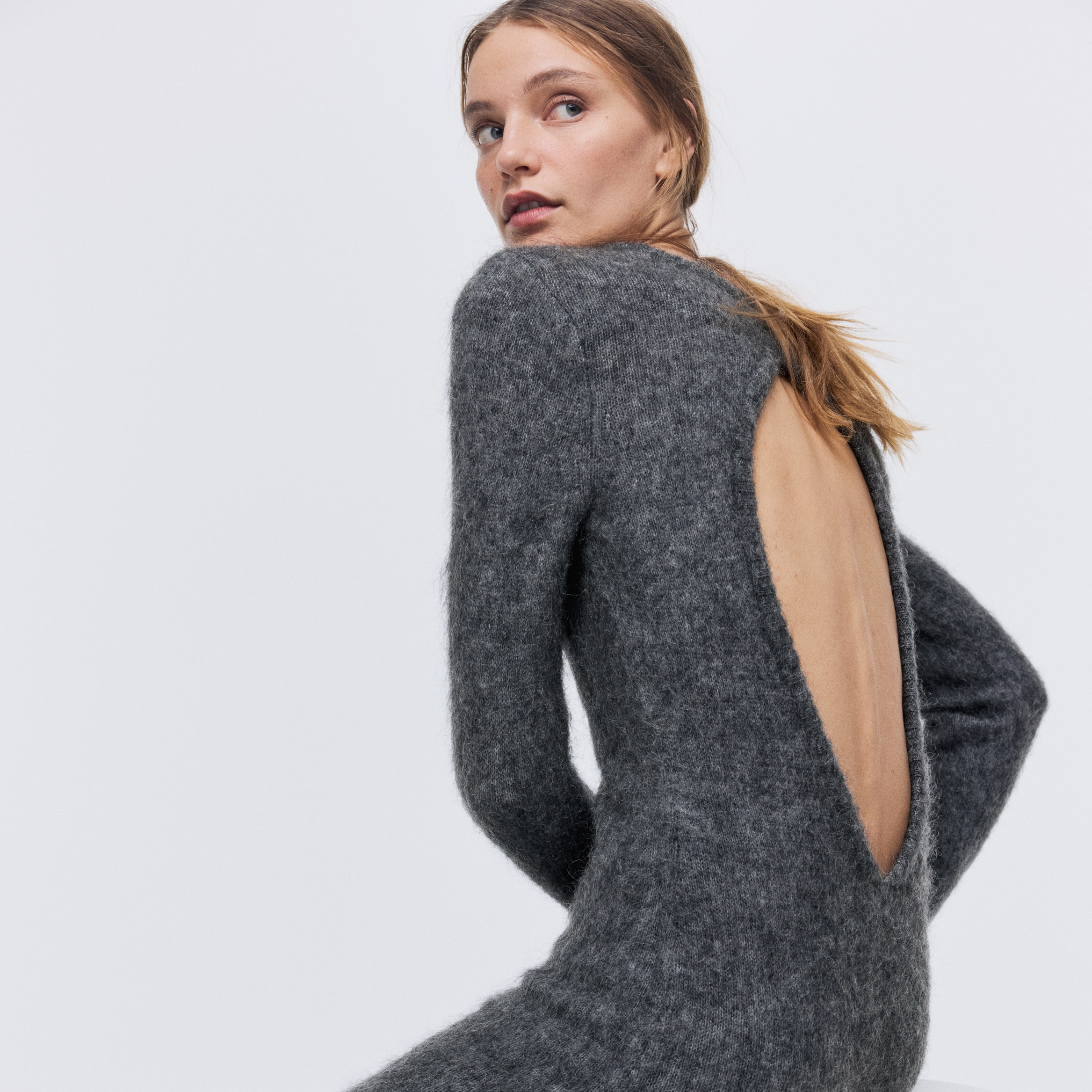 Vestido en mezcla de mohair con espalda cut-out