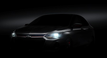 El Chevrolet Onix 2020, hermano mayor de Aveo, asoma la mirada en China
