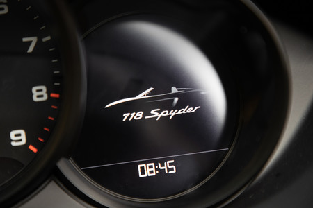 Porsche 718 Spyder reloj digital