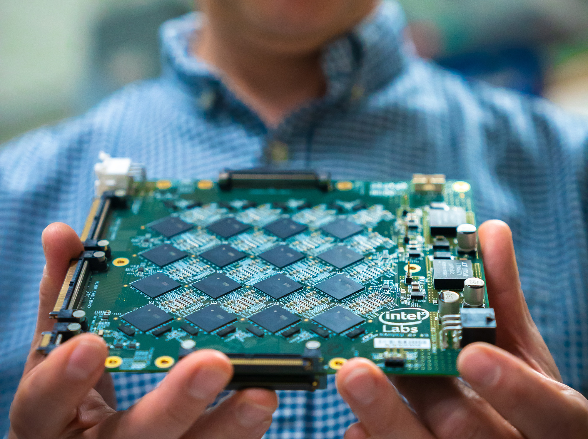Ingeniería neuromórfica: qué es, para qué sirve y cómo puede salvarnos la vida el chip de Intel que es capaz de oler