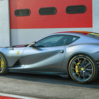 Carlos Sainz estrena juguete: de tener un viejo Polo a comprarse uno de los Ferrari más exclusivos y bestias que existen