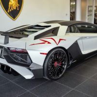 ¿Cansado de tuneos macarras? Así es la magia del Lamborghini Ad Personam sobre un Aventador SV