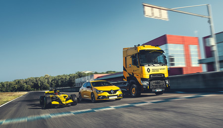 Mi primer camión: así (de fácil) es conducir el Renault T High Sport Racing, una edición especial inspirada en la F1