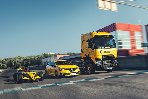 Mi primer camión: así (de fácil) es conducir el Renault T High Sport Racing, una edición especial inspirada en la F1