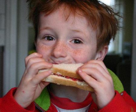 Los niños que comen más pan tienen menos exceso de peso