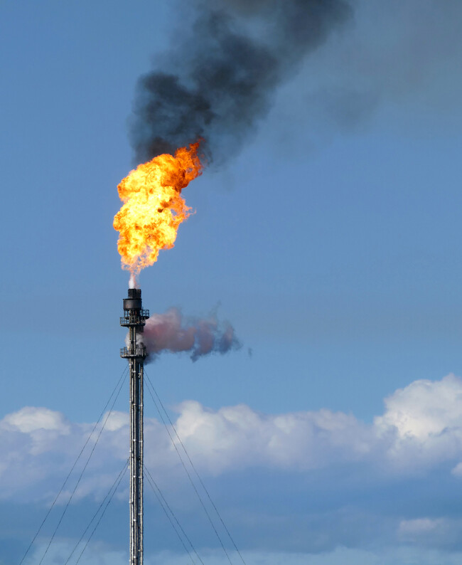Llama de gas natural de un pozo petrolífero