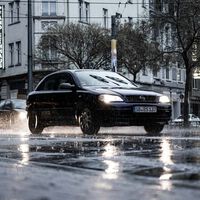 No son imaginaciones tuyas: si cuando te montas en el coche huele fatal es porque no para de llover