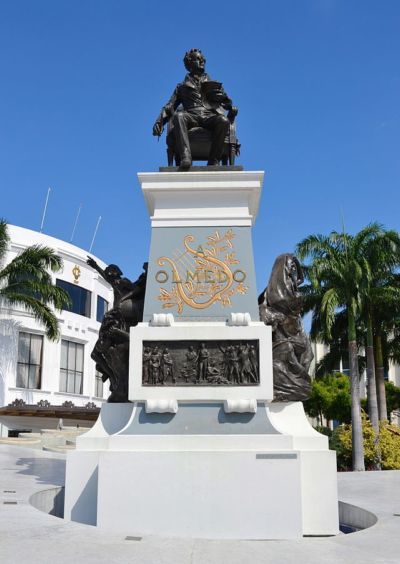 La estatua de un poeta célebre que en realidad no es la estatua de un poeta célebre 