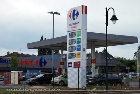 Puedes comprar hasta fabada en una gasolinera, pero te saldrá muy caro (y esta es la razón)