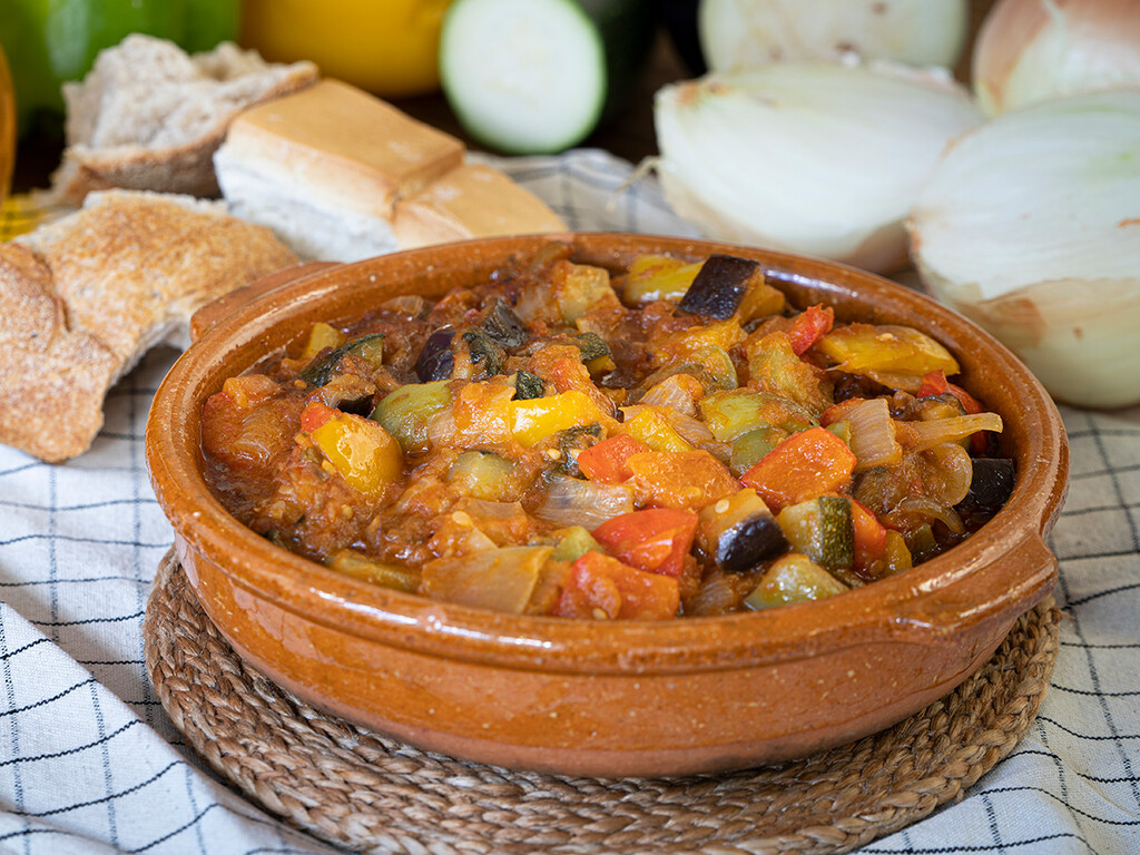 Samfaina catalana, la versión más clásica de esta receta de verduras de acompañamiento
