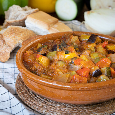 Samfaina catalana, la versión más clásica de esta receta de verduras de acompañamiento