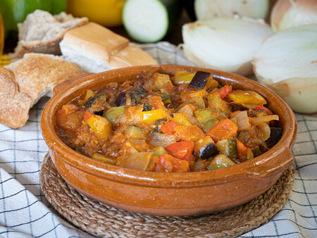 Samfaina catalana, la versión más clásica de esta receta de verduras de acompañamiento