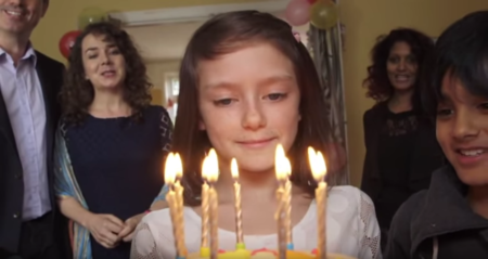 Impactante vídeo sobre los estragos que causa la guerra en la vida de una niña